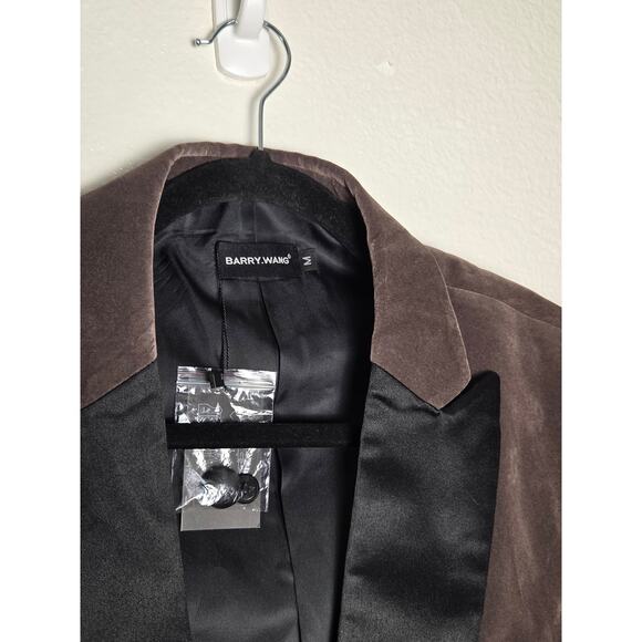 NWT Barry.Wang Velvet Blazer,Regular Fit Tuxedo Peaked Lapel Suit Jacket size M - Picture 3 of 3